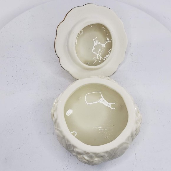 Porcelain Embossed Trinket Box Lidded Roses - Picture 6 of 8